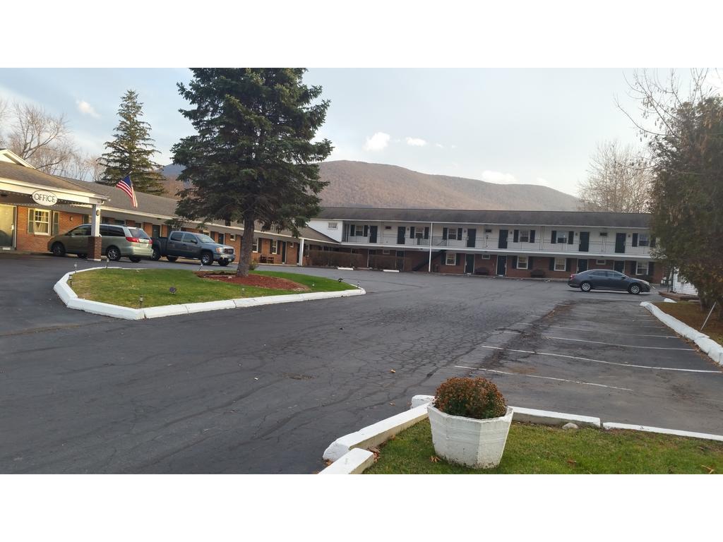 Howard Johnson By Wyndham Уилямстаун Екстериор снимка